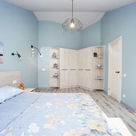 Luxury Apartment In The Heart Odessa Esterno foto