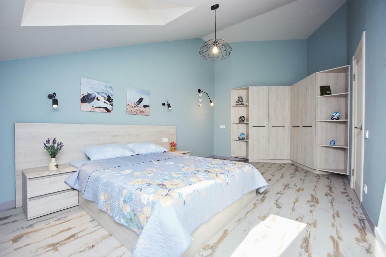 Luxury Apartment In The Heart Odessa Esterno foto