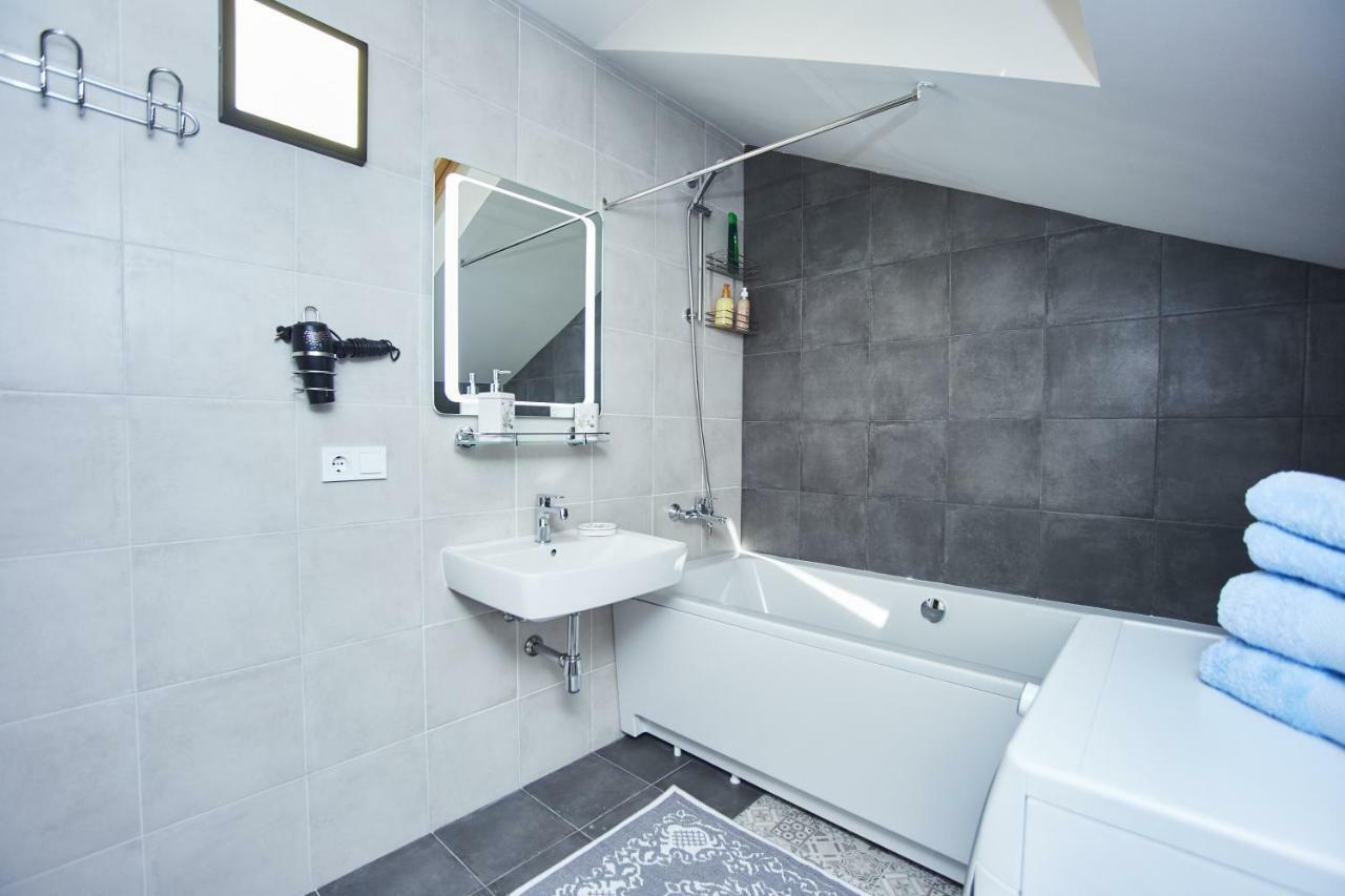 Luxury Apartment In The Heart Odessa Esterno foto