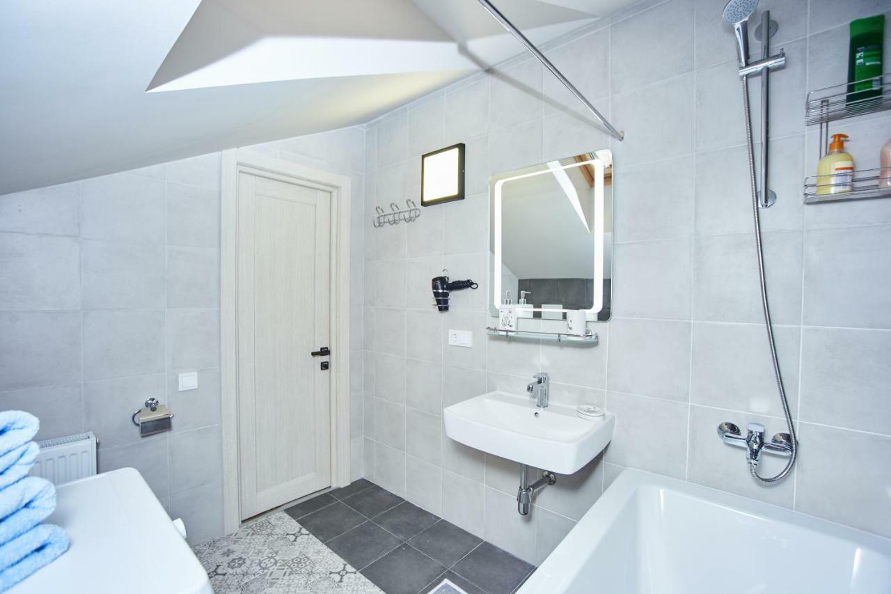 Luxury Apartment In The Heart Odessa Esterno foto