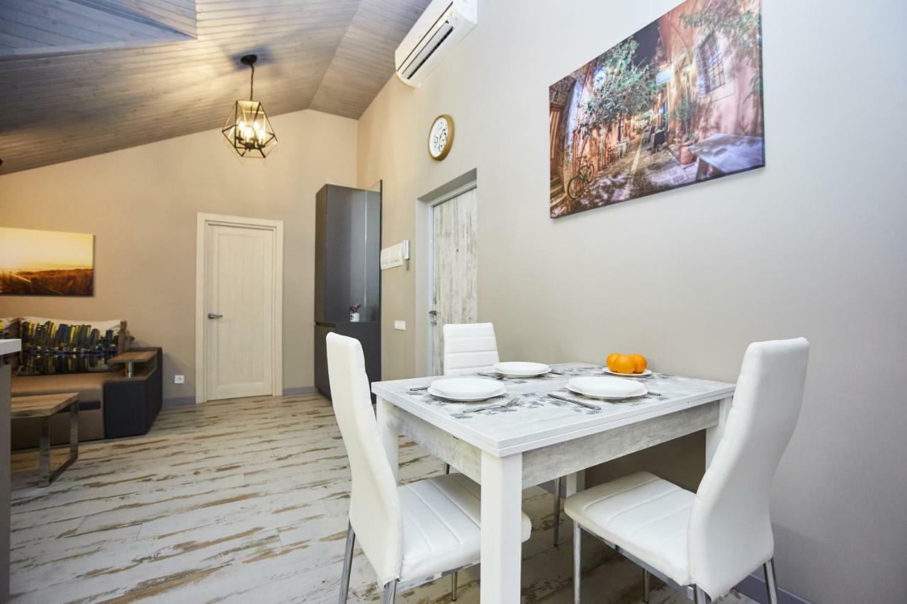 Luxury Apartment In The Heart Odessa Esterno foto